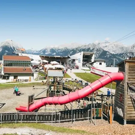 Family Friendly Chalet - Central With Beautiful Mountain Views Apartment