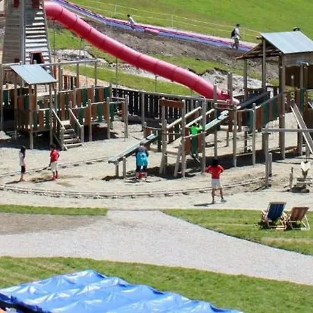 Family Friendly - With Beautiful Mountain Views Lejlighed