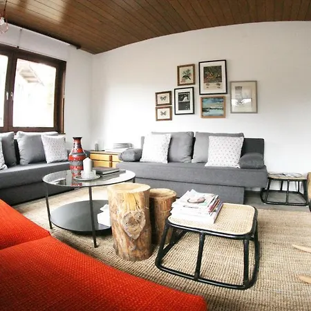 Family Friendly Chalet - Central With Beautiful Mountain Views Apartment