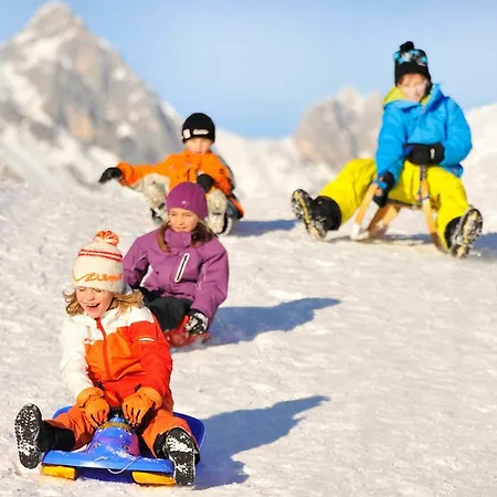 Family Friendly Chalet - Central With Beautiful Mountain Views *