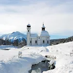 Family Friendly - With Beautiful Mountain Views Lejlighed *