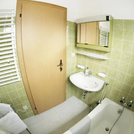 Family Friendly Chalet - Central With Beautiful Mountain Views *